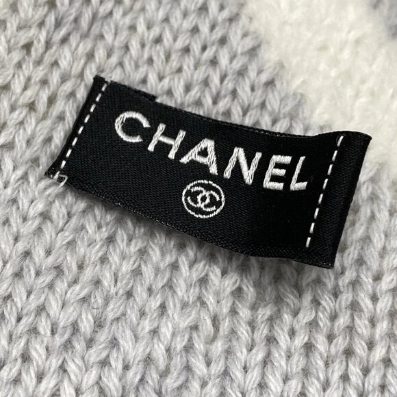 CHANEL - White Light gray Wool Cashmere Silk Scarf - Picture 3 of 6